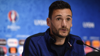 Капитанът на Франция респектиран от Ейре