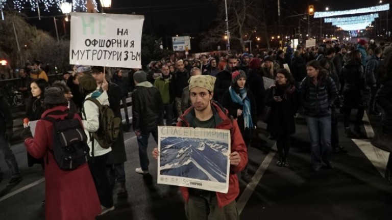 Протест срещу втория лифт над Банско блокира центъра на София