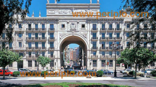 По време на криза „Сантандер" купува