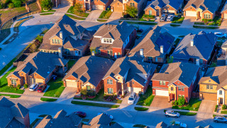 През повече от десетилетие светът живя в необичайна финансова реалност