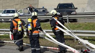 Автомобил се запали на Околовръстното шосе в София съобщава bTV