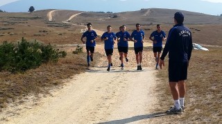 Отборът на Левски проведе интензивна сутрешна физическа тренировка на подготвителния