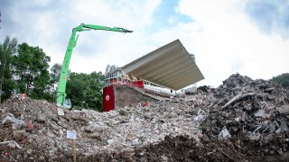  Строителната фирма на стадион Българска армия демонтира пилоните на спортното