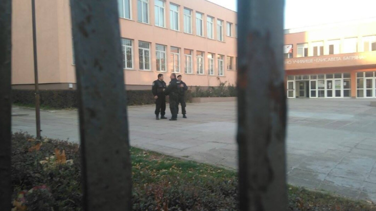Момче е в болница след удар с бокс в лицето в училищен двор в Хасковско