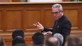 Разделението между партиите и копаенето на окопи Това според заместник председателя