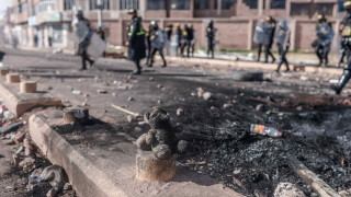 Най малко девет души загинаха след сблъсъци близо до летище Хулиака