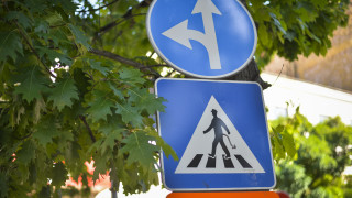 Пешеходните пътеки край училища и детски градини в София се освежават