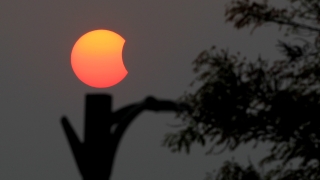 Индонезия осъмна с първото за годината слънчево затъмнение