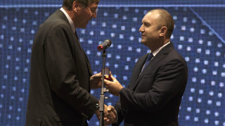 Трябва да върнем младите хора на спортните площадки и да