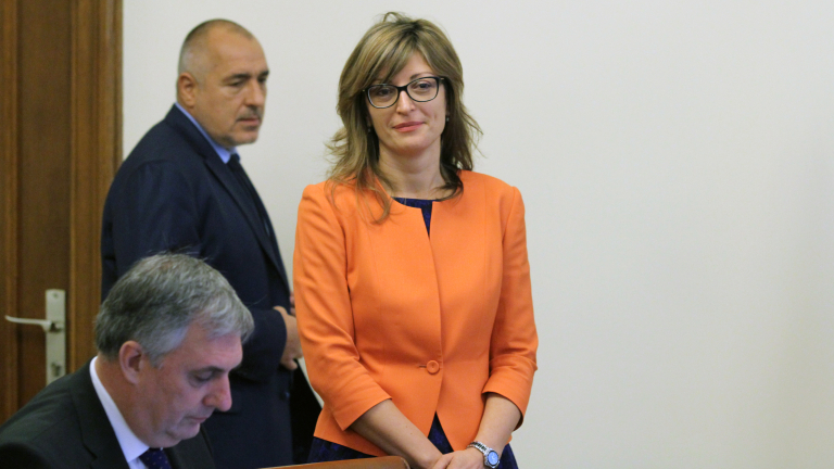 Екатерина Захариева обхожда парламентарните групи за подкрепа