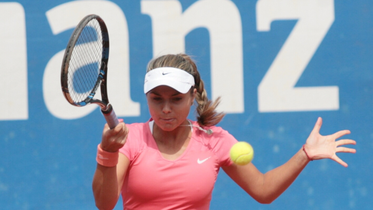 Виктория Томова отпадна в първия кръг на турнира на клей