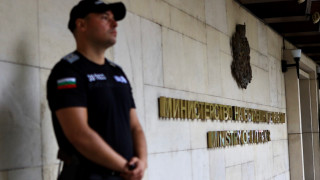 Изборният ден протича в нормална обстановка Това обяви на брифинг