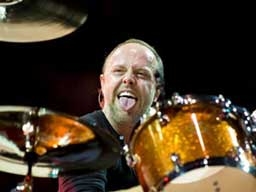 Барабанистът на Metallica сваля нелегално собствен албум