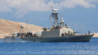 Гръцката полиция и военноморски следователи проучващи кражбите на военна техника