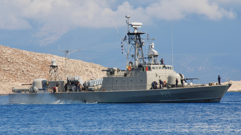 Гръцката полиция и военноморски следователи, проучващи кражбите на военна техника
