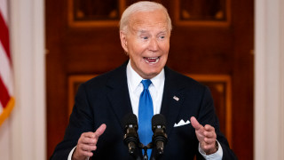 Сенаторът от Демократическата партия на Съединените щати Питър Уелч стана