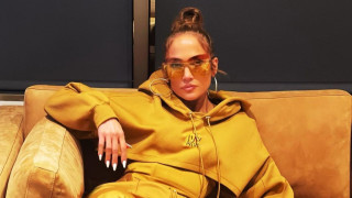 Джей Ло показва секси форми