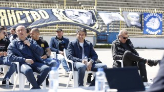 Станимир Стоилов и Ивайло Ивков първи внесоха по 200 лева