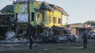 Руски обстрел рани седем души в украинския град Никопол