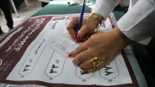 Избирателната комисия на Иран реши отново да удължи работата на