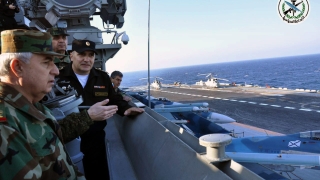 Британски разрушител и фрегата държат "изкъсо" руския самолетоносач