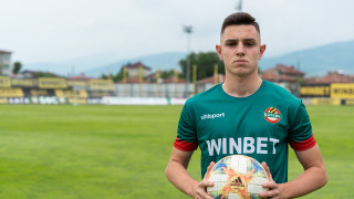 Ботев Пловдив подписа първи професионален договор с един от най талантливите