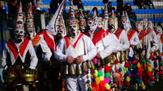 Кукери от цялата страна се събраха днес на фестивала в