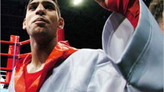 Амир Хан с първа титла в професионалния бокс