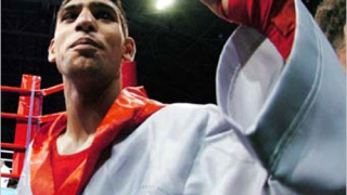 Амир Хан с първа титла в професионалния бокс