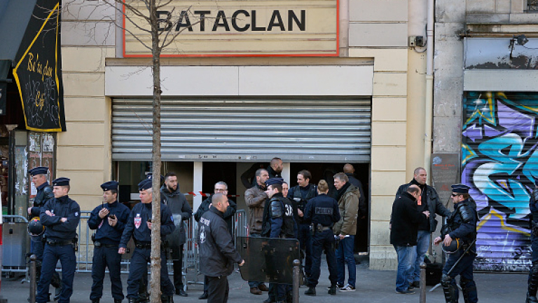 Жертви на нападението в Париж през ноември 2015 г. съдят държавата