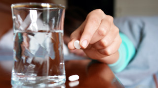 Имунолог: Лекарствата срещу COVID-19 няма да са панацея