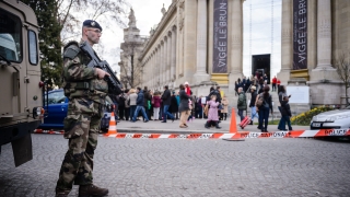 Пиян мъж вдигна на крак полицията в Париж