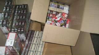 Митничари откриха 3088 кутии цигари от различни марки облепени с