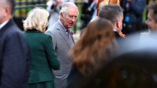 Мъж беше задържан след като замери с яйца крал Чарлз