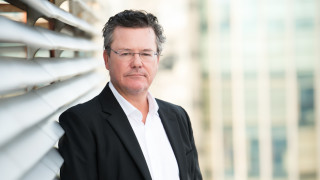 Дирк Геркенс отново поема ролята на главен изпълнителен директор на