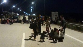 Бежанци блокираха магистрала край Солун