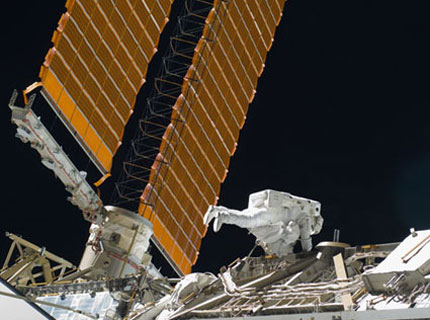 НАСА отложи старта на совалката „Индевър"