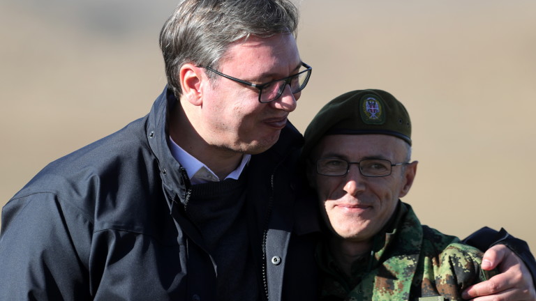 Вучич надъхва армията на Сърбия