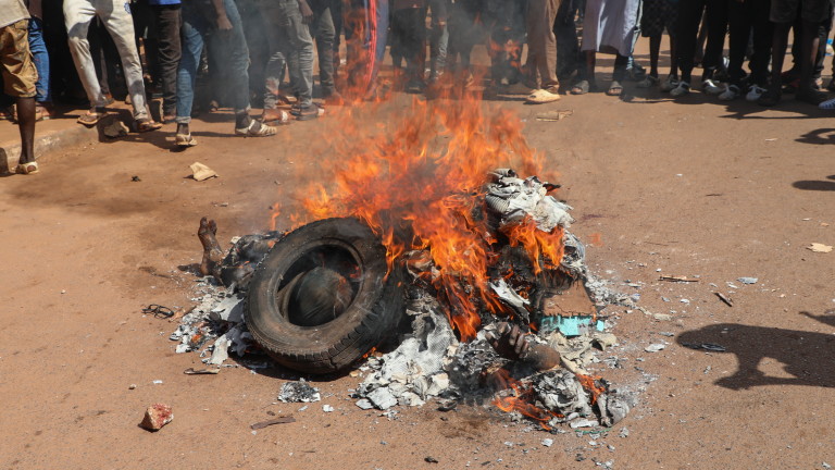 Мали спря всички политически дейности преди планирани протести