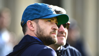 Хубавото на хитовите парчета е че от тях изпълнителят им