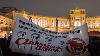 Най малко 17 000 души участваха във вчерашния антиправителствен протест в австрийската
