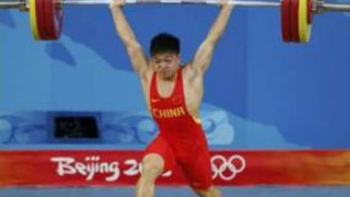 17-годишен китаец със злато от щангите