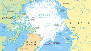 Русия трупа безпрецедентна военна мощ на Северния полюс и тества