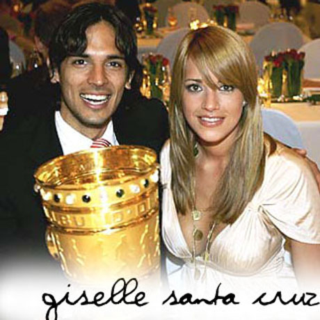 Жената на Роке Санта Крус заплашвана с нож