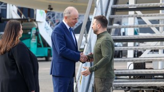 Ирландският премиер Мишел Мартин предложи на украинския президент Володимир Зеленски