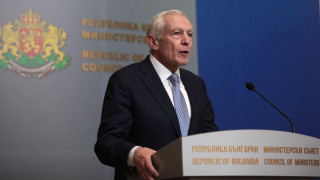 Бившият главнокомандващ силите на НАТО в Европа ген Уесли Кларк