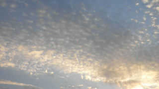 Слънчево, на места с краткотрайни валежи