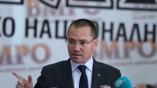 Джамбазки сигнализира за вандалски акт в РСМ спрямо знамето на България