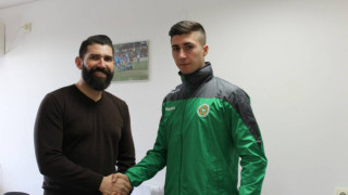 Младият бранител Мариян Димитров подписа договор с Нефтохимик и през