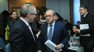 44 от учениците в училище не разбират математика а 53